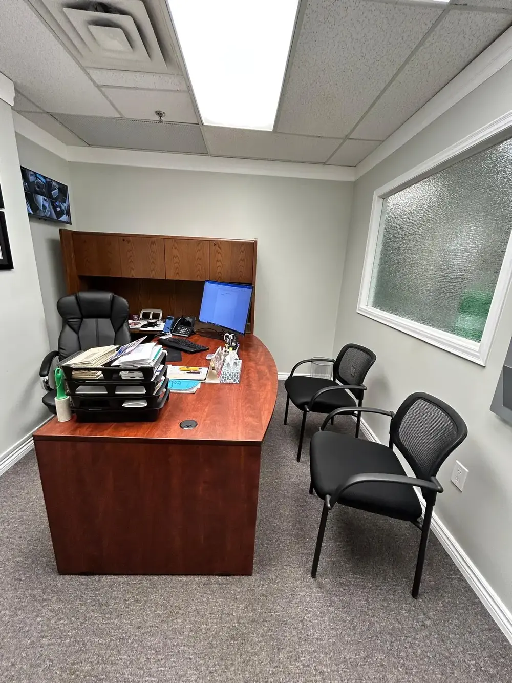 Waiting area with couches in this office for rent Mississauga at Airport Corporate Centre
